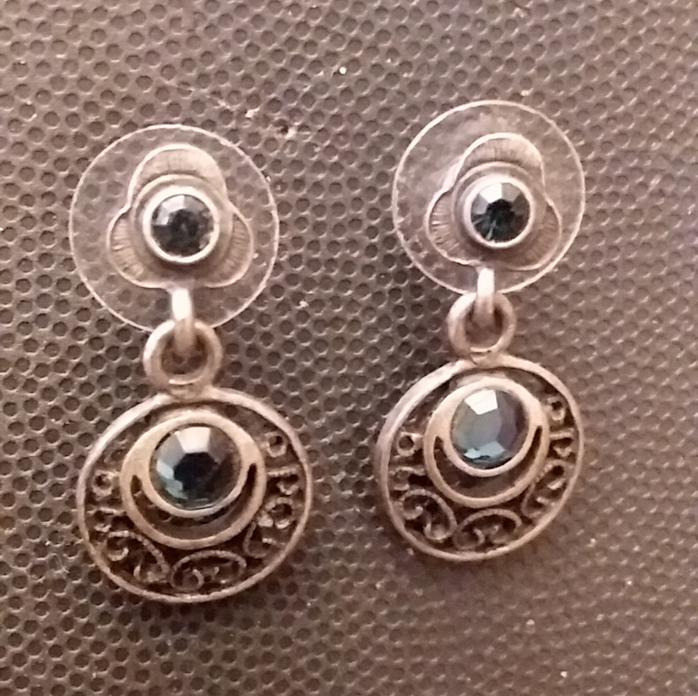 A305, Earings, oval section with blue stone.